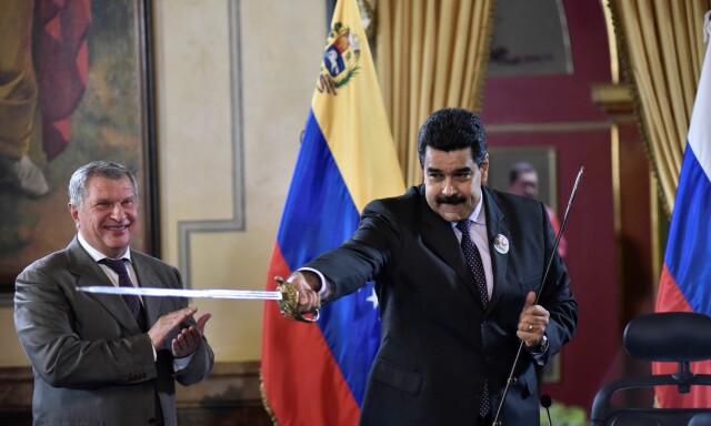 Venezuela vakler. Nå går det mot folkeavstemning for å kaste presidenten